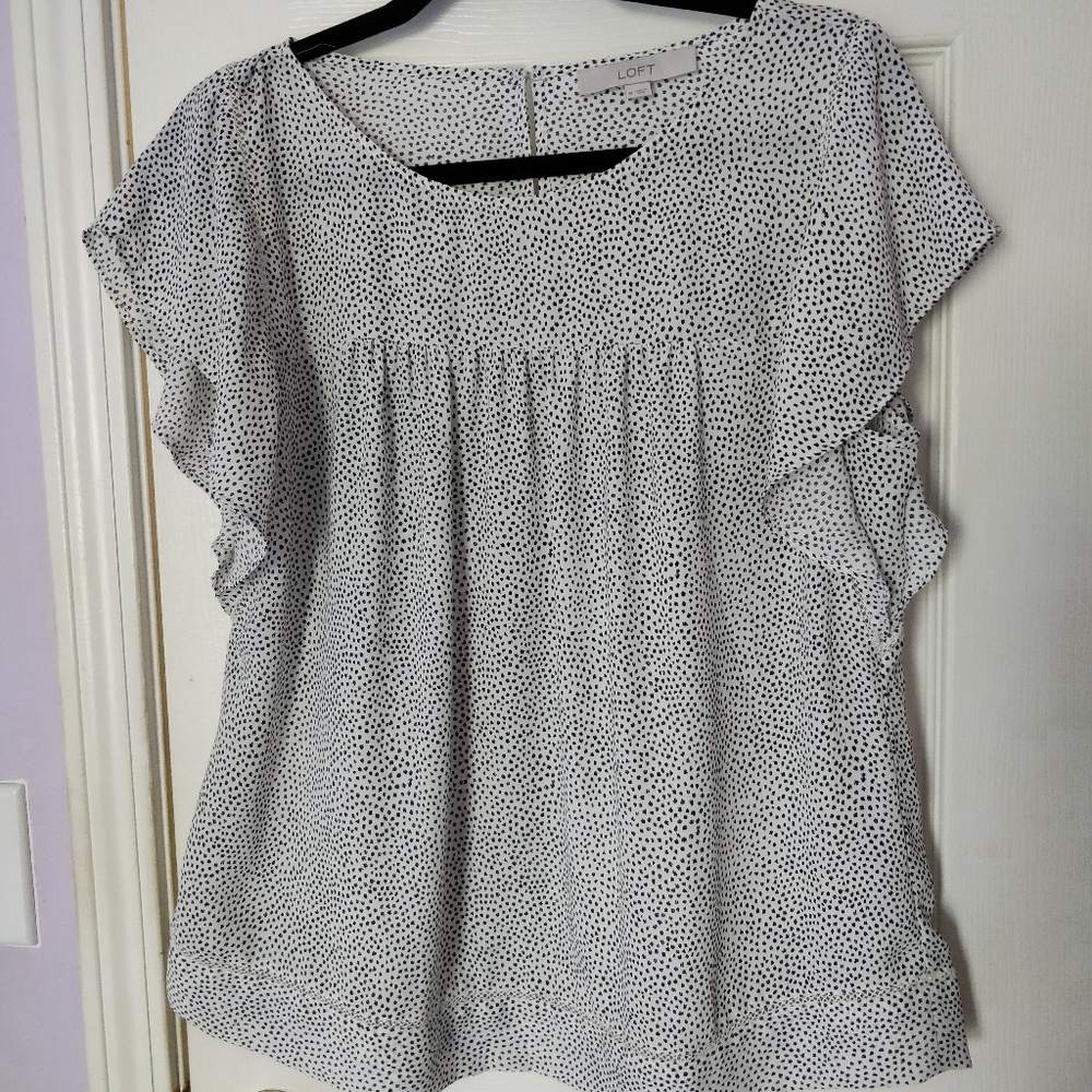 LOFT | Flutter Sleeve Blouse | M
